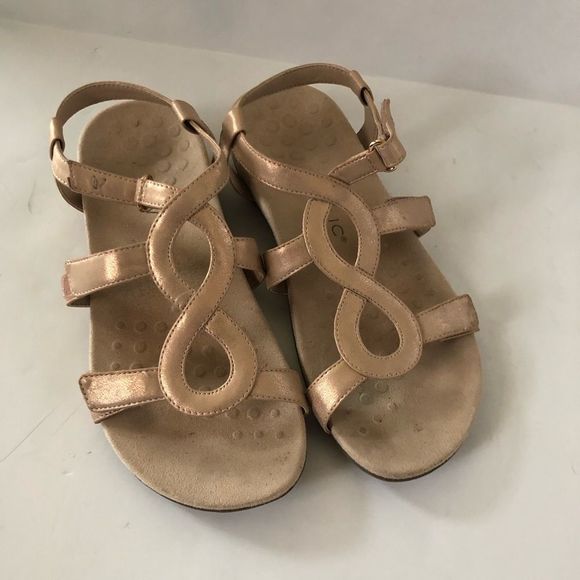 Vionic Shoes - Perfect Travel Sandals (Vionic size 10)